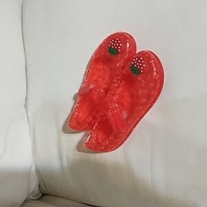 Girls size 11 Old Navy jelly shoes new without tags! 🍓🍓